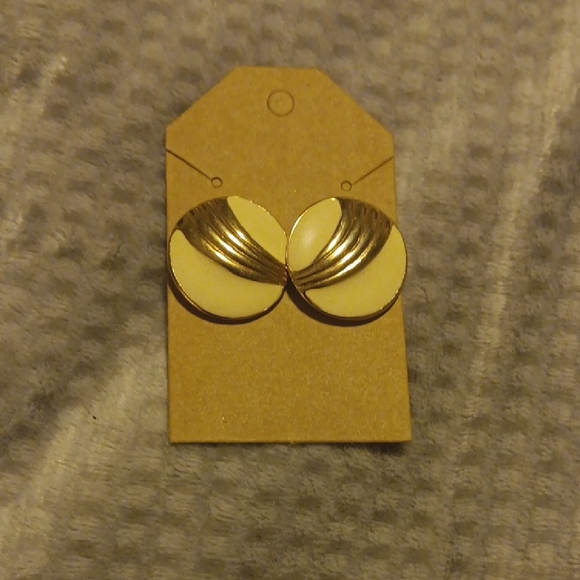 Jewelry - 5/$10 Elegant Cream and Gold Earrings Vintage